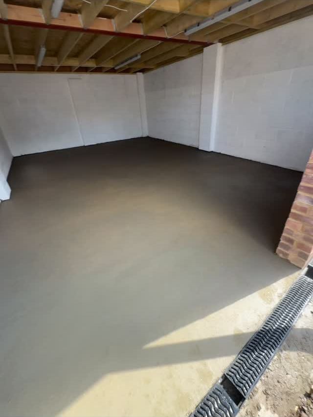 Garage floor screed
