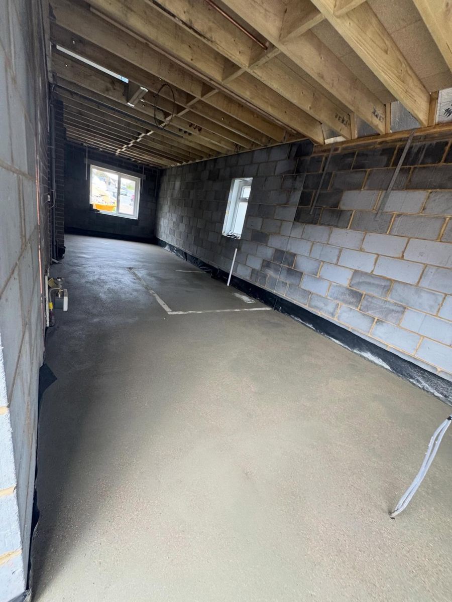Floor screed, block-built extension